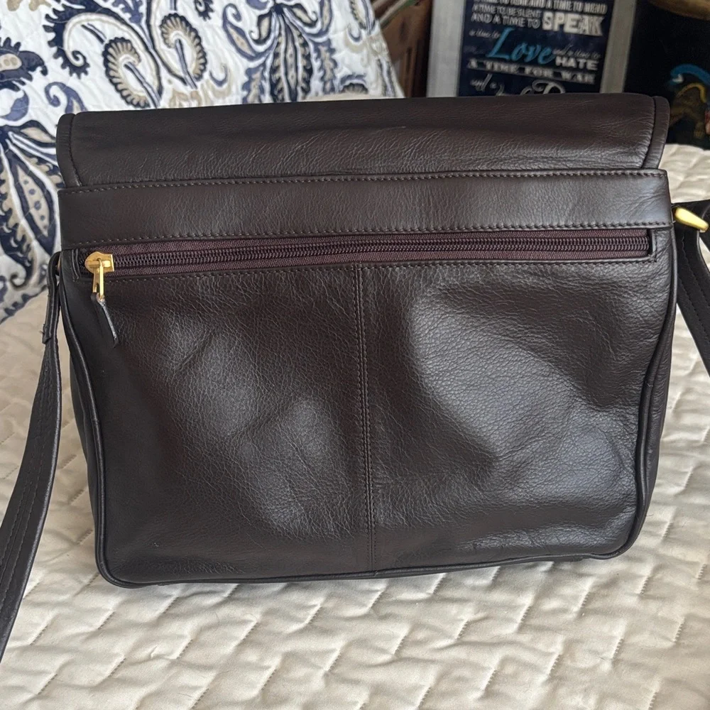 ILI New York Toronto Dark Brown Genuine Leather Messenger Bag